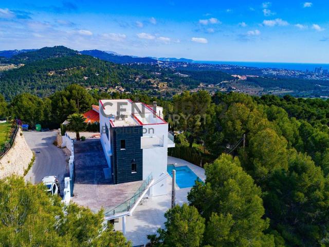 Villa moderna en una zona que ofrece total tranquilidad y unas amplias vistas