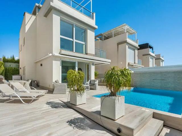 Villa moderna independiente en Torrevieja 265m² Torrevieja