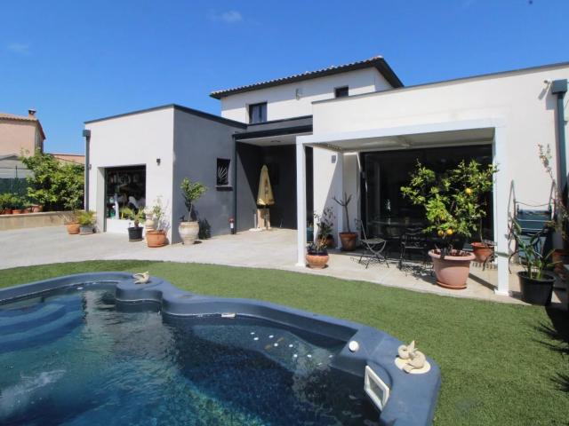 VILLA MODERNE AVEC BELLE VUE DEGAGÉE