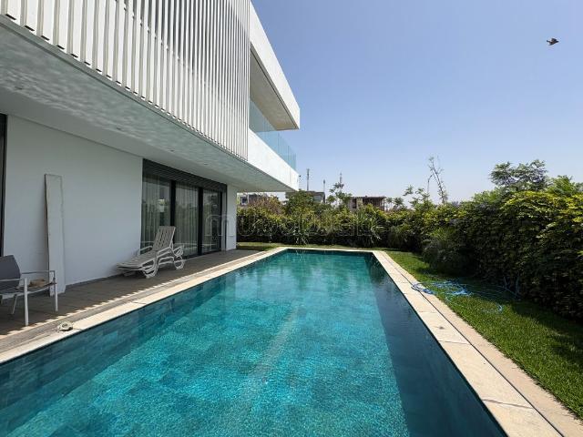 Villa moderne avec piscine à louer vide ou meublée