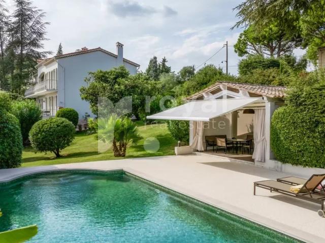 Villa moderne avec piscine au calme 280m² La Roquette sur Siagne