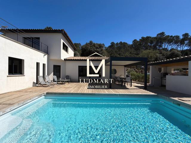 Villa moderne avec piscine dans un environnement préservé 120m² Vidauban