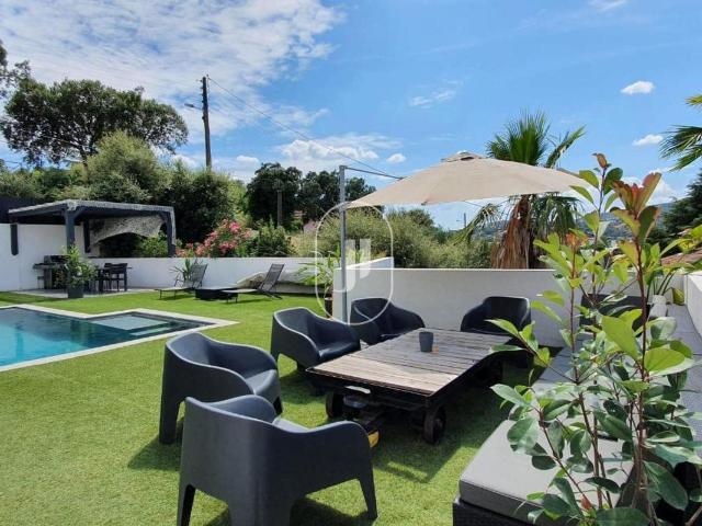 Villa moderne avec piscine et vue dégagée à vendre à Sainte. 270m² Sainte Maxime