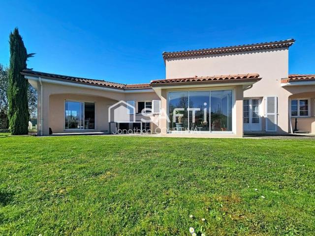 Villa moderne avec piscine et grand terrain