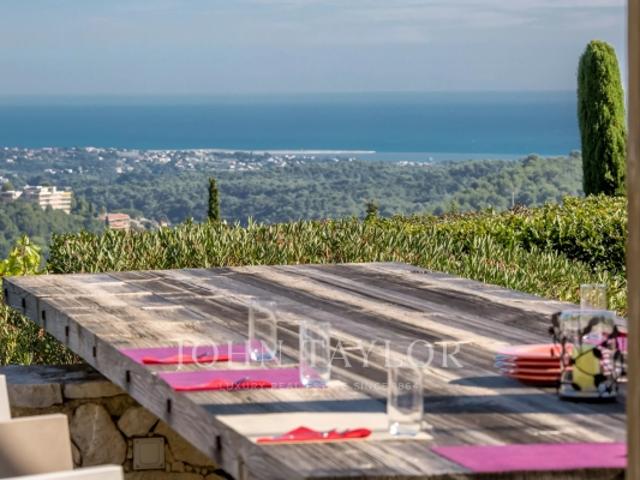 Villa moderne avec vue mer et montagnes