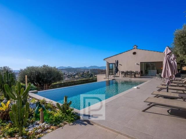Villa moderne avec vue mer panoramique à 15mn de la Croisette