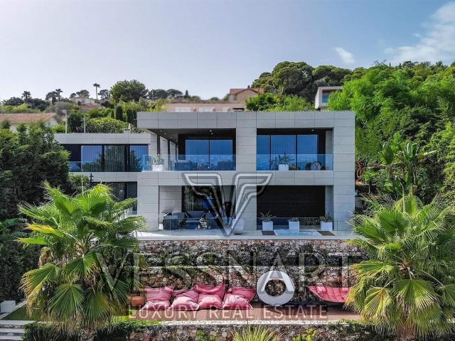 Villa moderne avec vue imprenable sur la mer et le Cap Ferra. 300m² Nice