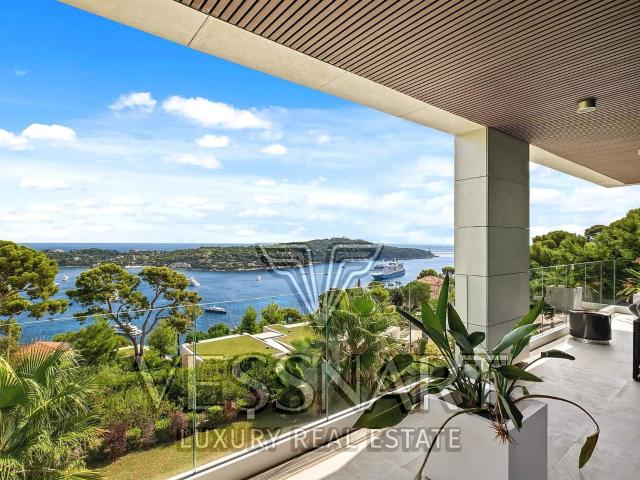 Villa moderne avec vue imprenable sur la mer et le Cap Ferra. 300m² Nice