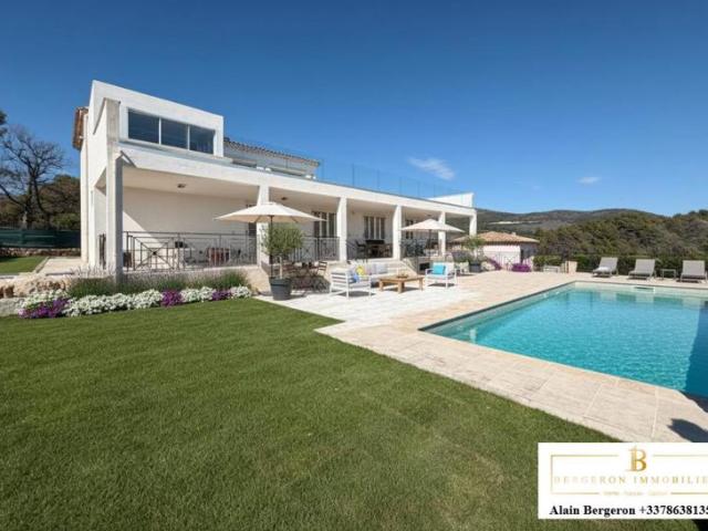 VILLA MODERNE AVEC VUE PANORAMIQUE CABRIS