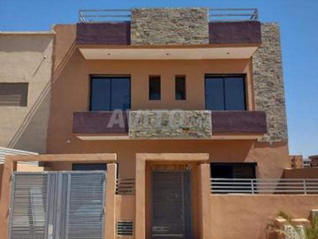Villa moderne à vendre lotissement Al Amira à Marrakech, terrain 240m²