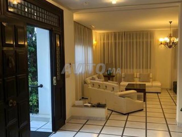 Villa moderne à vendre près de Ibiria, centre ville