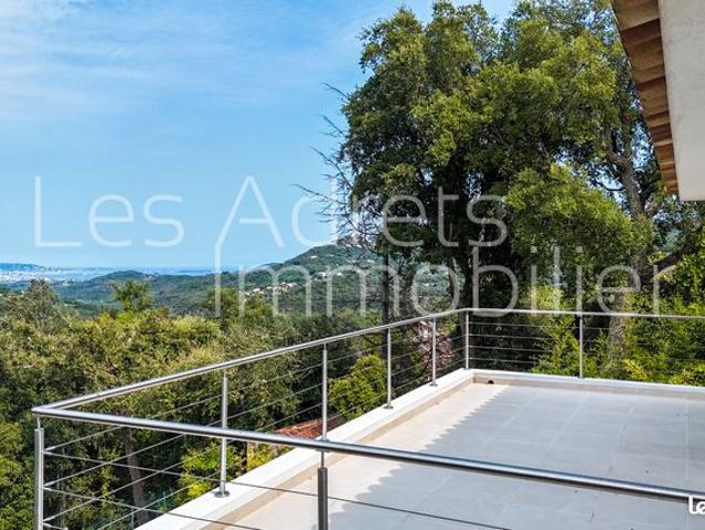 Villa moderne beaux volumes & vue mer