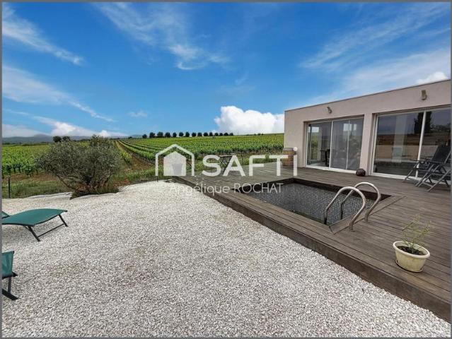 Villa moderne de plain pied de 109 m² située à Adissan avec une piscine