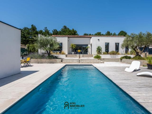 Villa moderne de plain pied de 2021 avec piscine à 3km d'Uzès