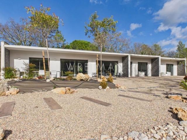 VILLA MODERNE DE PLAIN PIED FAYENCE