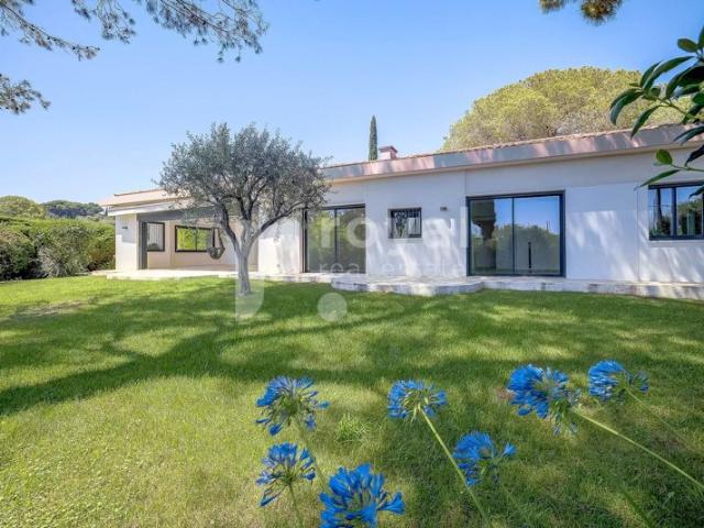 Villa moderne de plain pied, proche centre et commodités