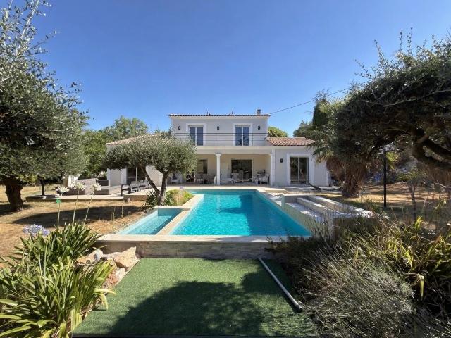 Villa moderne de 136 m² sur 2500 de tarrain avec la piscine 135m² Saint Cézaire sur Siagne