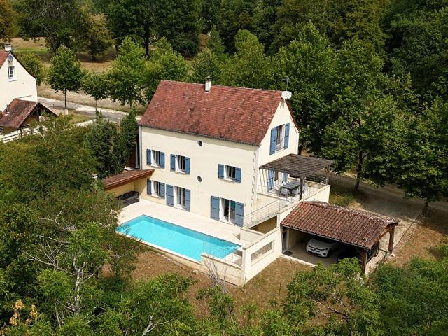 Villa moderne et confortable avec piscine, en bordure d'un golf
