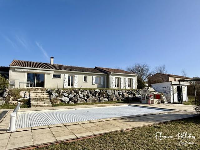 Villa moderne et familiale de plain pied 6 pièces avec piscine proche de Cuq Toulza 81
