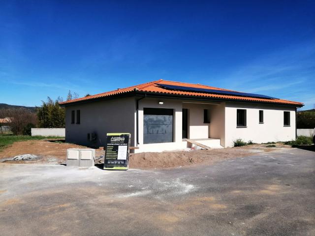 Villa moderne et lumineuse en 4 faces de plain pied