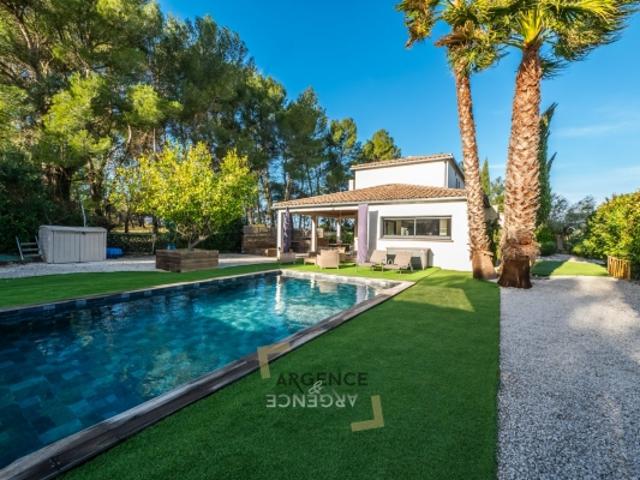 VILLA MODERNE EN BORDURE DE PINEDE