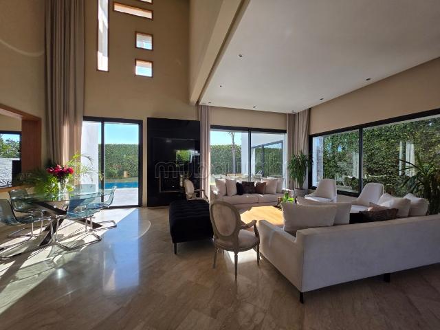 Villa moderne en résidence fermée à Bouskoura