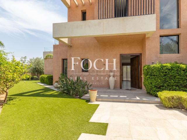 Villa moderne lumineuse sur golf d'Amelkis