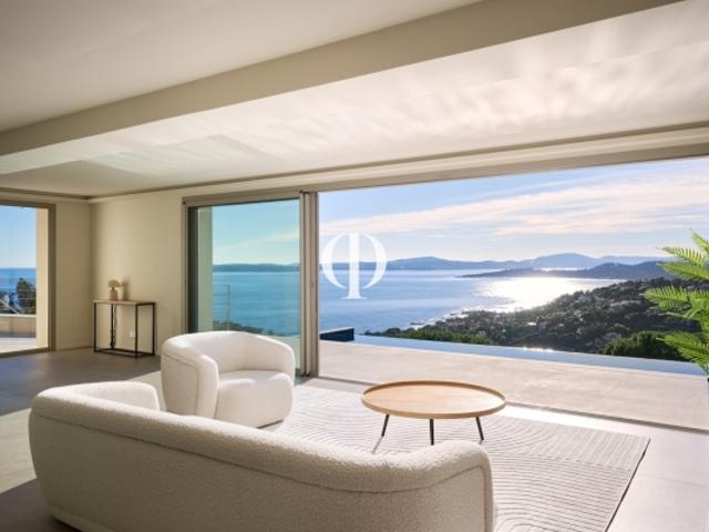 Villa moderne surplombant le Golfe de Saint Tropez