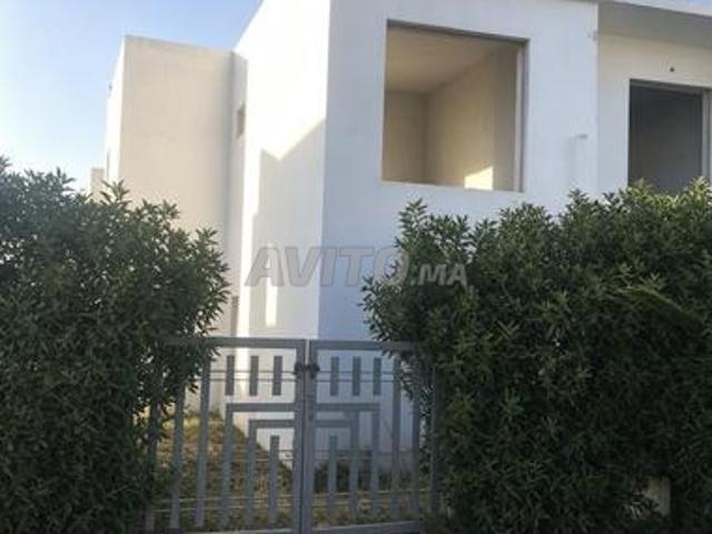 Villa moderne semi finie 219 m² – Résidence Soleil