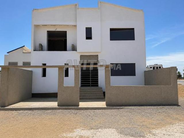 Villa moderne semi finie avec piscine à vendre