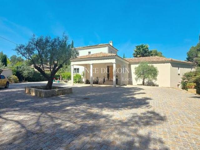 Villa Moderne 300 m² avec Piscine style plage et Terrain Arb