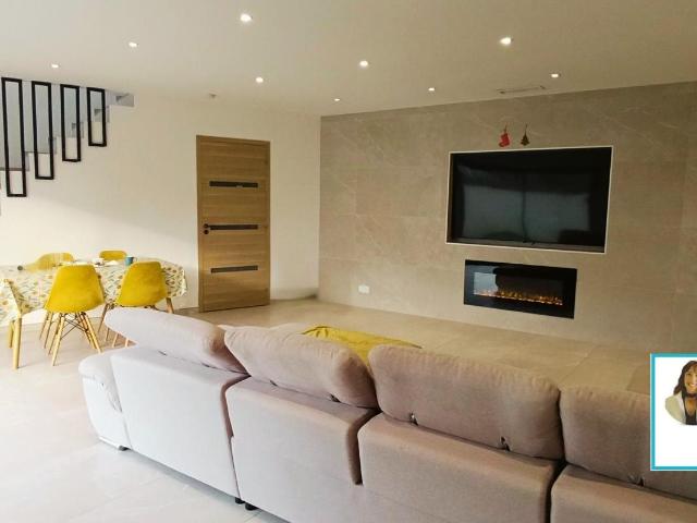 Villa moderne 4 pièces de 125m² habitables sur un terrain de. 125m² La Calmette