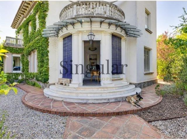 Villa Modernista exclusiva con Torreón Histórico, Piscina y Vistas en Sant Cugat del Vallés, zona Ar