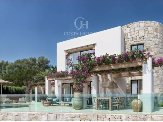 VILLA NAIA · HORIZONTE MEDITERRANEO Y ESENCIA IBICENCA EN MORAIRA