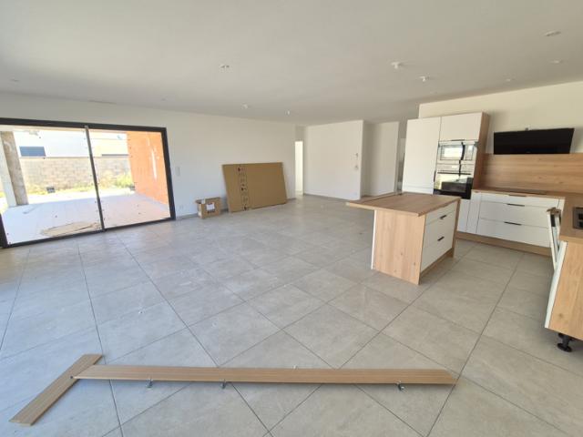 Villa neuve 4 chambres + jardin + garage