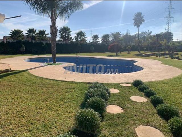 Villa neuve 13000 m² à vendre à Menzeh