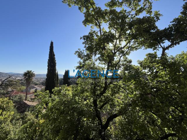 Villa Neuve T4 de 89 m2 avec vue dégagée dans un domaine sé