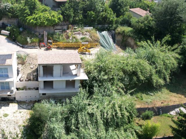 Villa neuve Tourrette Levens