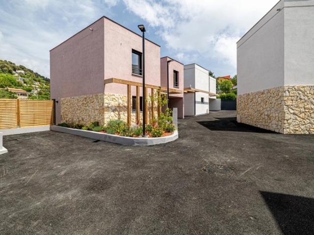 Villa Neuve à La Turbie – Proche de Monaco. Avec Jacuzzi et Jardin Privatif