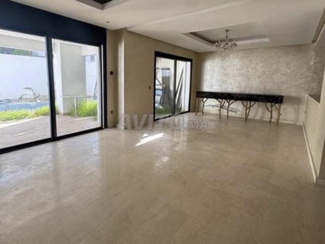 Villa neuve à vendre à ain diab résidence fermée