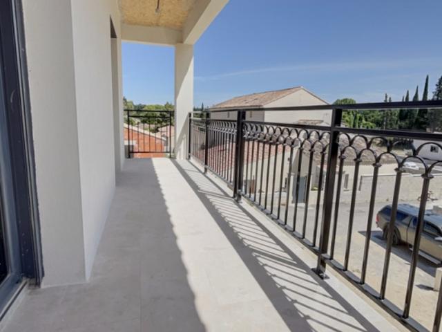 Villa neuve avec vue dominante