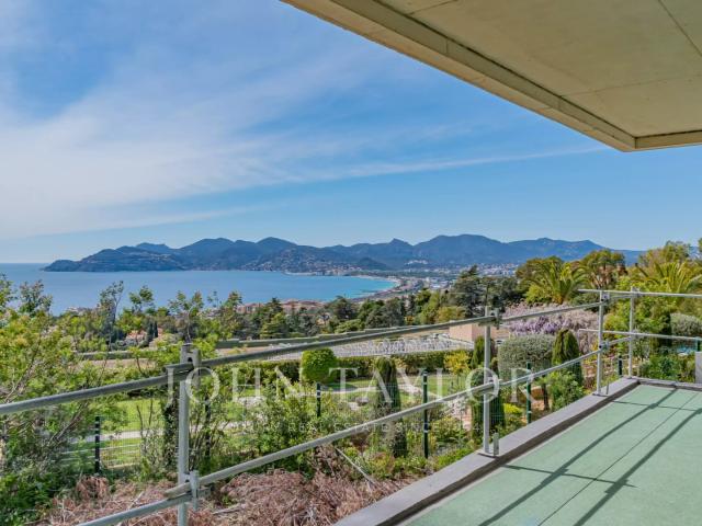 Villa neuve contemporaine avec vue mer panoramique – Croix des G