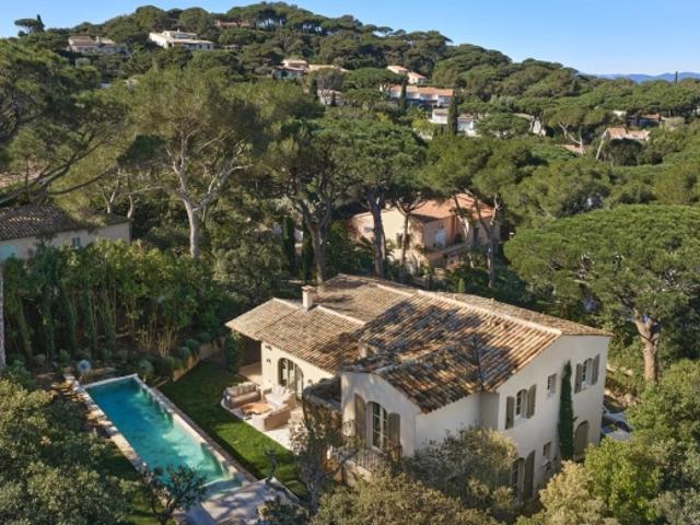 Villa neuve dans un domaine privé à Saint Tropez, à deux pas de la plage