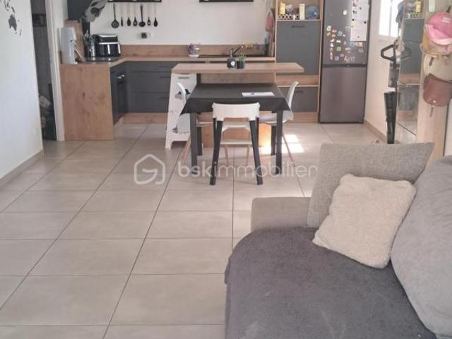 Villa neuve de plain pied avec 3 chambres située dans une impasse sur un terrain clôturé et arboré