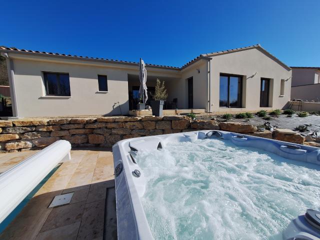 Villa neuve de plain pied 4 pièces 1420 m2 de terrain Piscine Pierrevert
