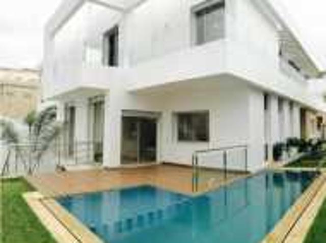 Villa neuve moderne avec piscine à Hay Riad
