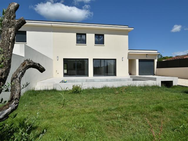 Villa neuve RE2020 P5 d'env. 153m2 sur terrain d'env. 423m2 avec piscine et garage