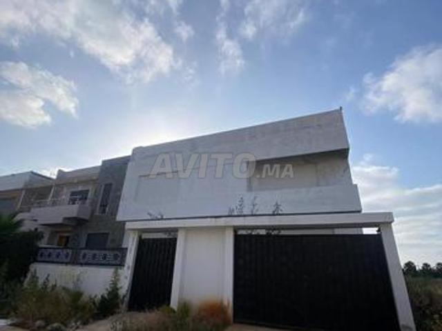 Villa Neuve Semi Finie à Vendre à Bouznika