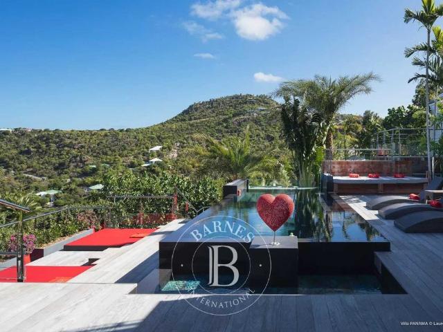 Villa neuve surplombant la baie
