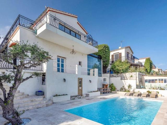 VILLA NICE ST PIERRE DE FERIC VUE MER
